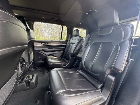 Used 2024 Jeep Grand Cherokee L Limited w/ Luxury Tech Group II AWD/4WD image 24