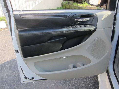 Used 2017 Dodge Grand Caravan SE w/ Power Window Group FWD image 7