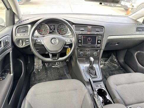 Used 2019 Volkswagen Golf S image 9