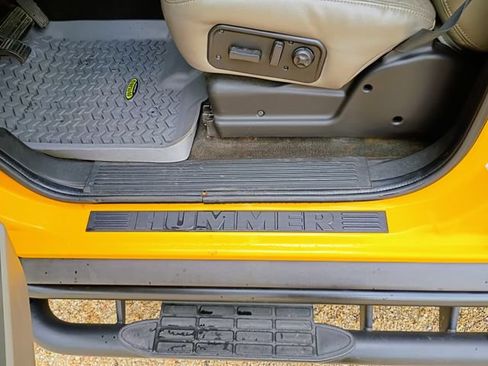 Used 2005 HUMMER H2 w/ Preferred Equipment Group AWD/4WD image 30