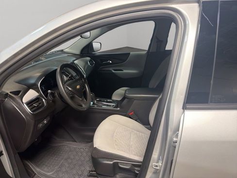 Used 2019 Chevrolet Equinox LS FWD image 9