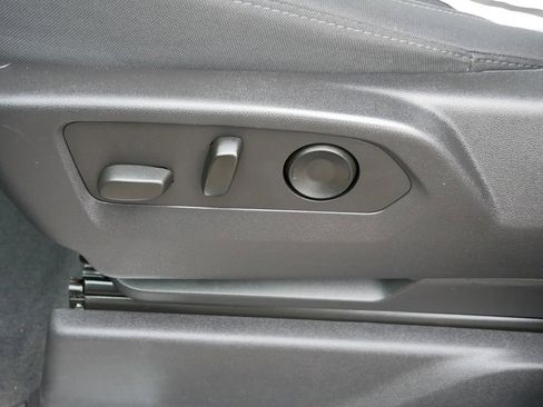 Used 2023 GMC Sierra 1500 SLE image 17