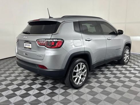 Used 2022 Jeep Compass Latitude AWD/4WD image 6