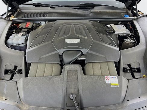 Certified 2023 Porsche Cayenne Coupe image 32