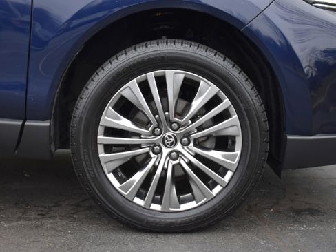 Used 2021 Toyota Venza Limited image 40