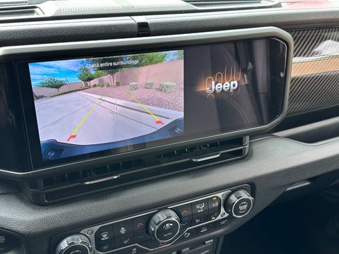 Used 2024 Jeep Gladiator Sport AWD/4WD image 16