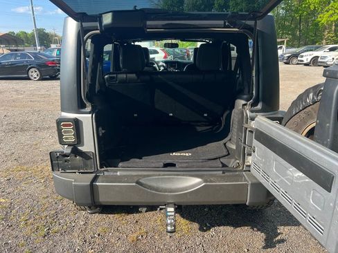 Used 2015 Jeep Wrangler Unlimited Sport image 13