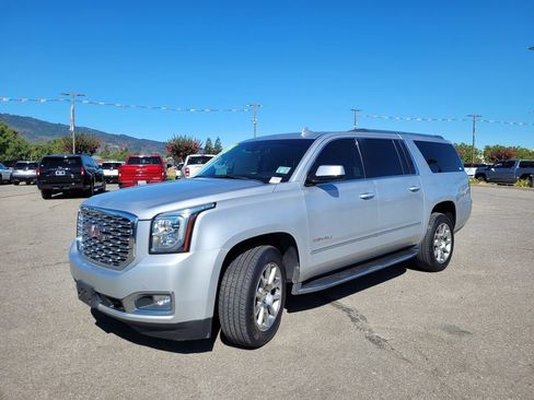 Used 2019 GMC Yukon XL Denali RWD image 9