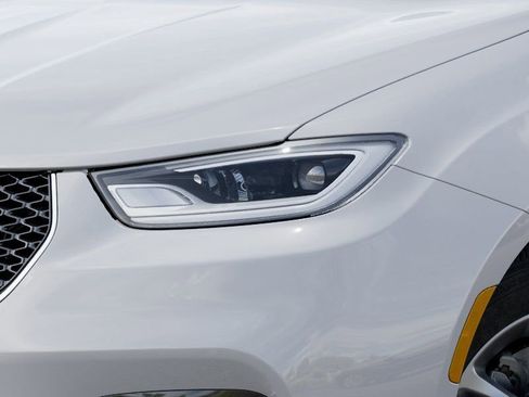 New 2026 Chrysler Pacifica Select AWD/4WD image 11