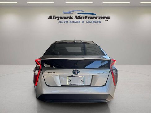 Used 2017 Toyota Prius Two w/ Carpet Mat Package image 4