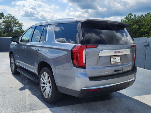 Used 2022 GMC Yukon SLT w/ SLT Luxury Package RWD image 3