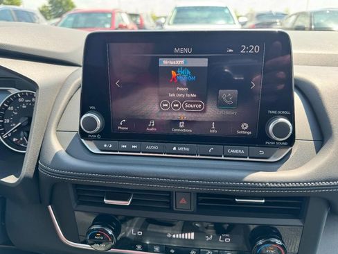 Used 2025 Nissan Rogue SV image 19