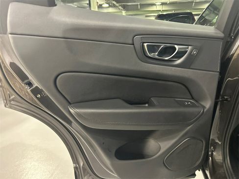Certified 2022 Volvo XC60 B5 Momentum w/ Climate Package image 23
