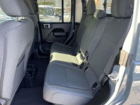 Certified 2024 Jeep Gladiator Nighthawk image 17