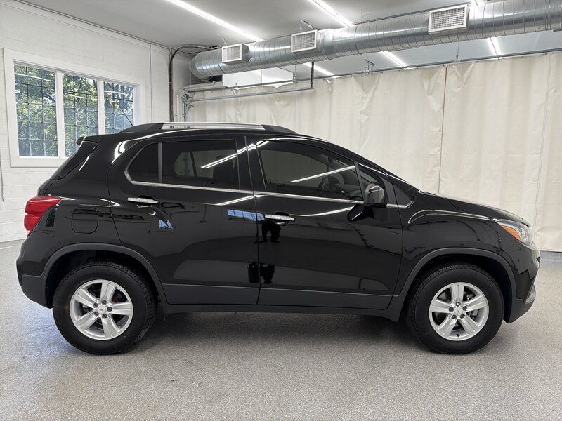 Used 2019 Chevrolet Trax LT w/ LT Convenience Package AWD/4WD image 4