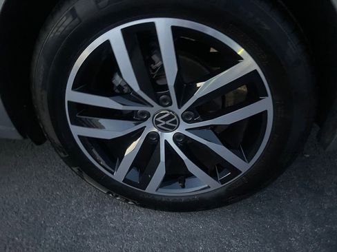 Used 2025 Volkswagen Jetta SE image 30