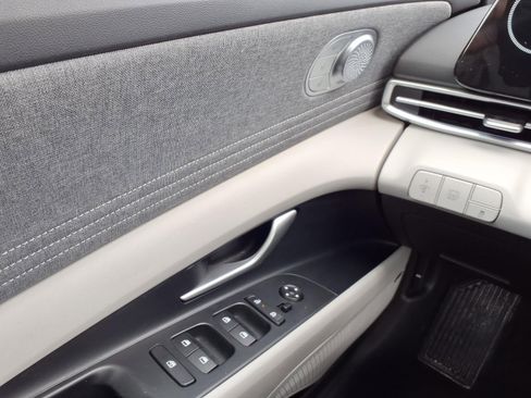 Used 2024 Hyundai Elantra Limited image 23