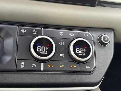 Used 2024 Land Rover Defender 90 S image 34