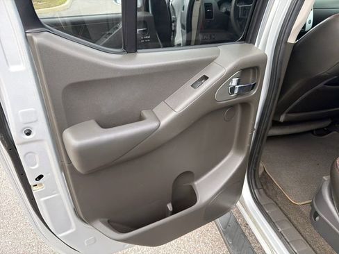 Used 2010 Nissan Frontier PRO-4X w/ Pro-4x Value Truck Pkg image 17