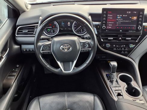 Used 2022 Toyota Camry XLE image 2