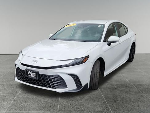 Certified 2025 Toyota Camry SE FWD image 3