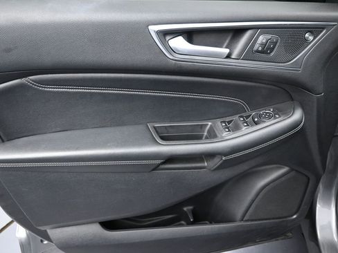 Used 2021 Ford Edge Titanium image 12