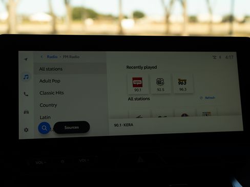 Used 2024 Toyota Venza XLE image 30