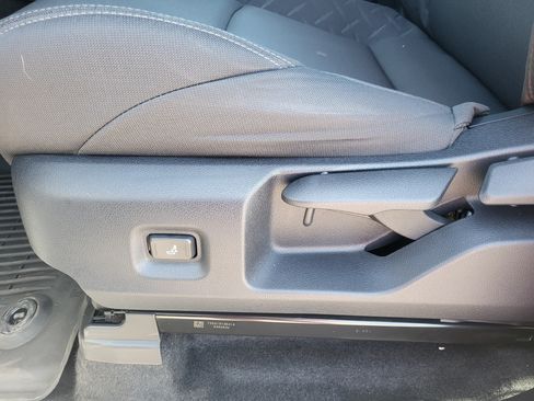 Certified 2025 Toyota Tacoma SR5 AWD/4WD image 11