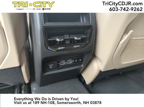 New 2025 Jeep Grand Cherokee Limited w/ Luxury Tech Group II image 41