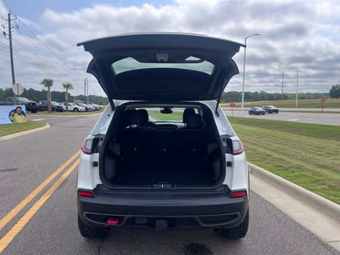 Certified 2022 Jeep Cherokee Trailhawk w/ Comfort/Convenience Group AWD/4WD image 7