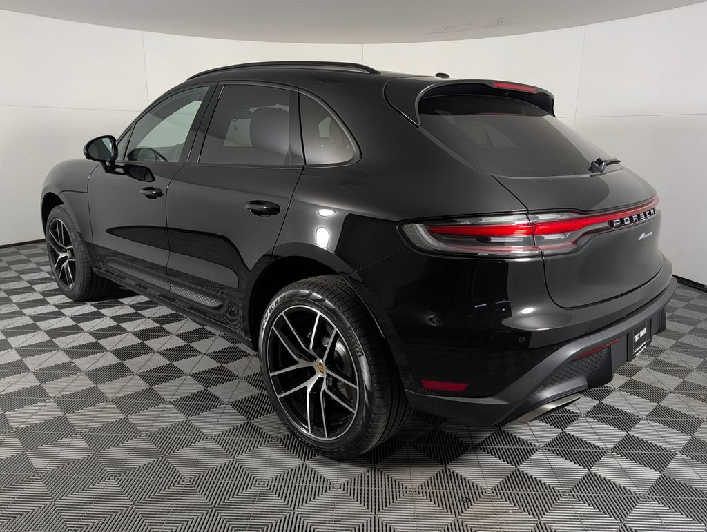 Certified 2026 Porsche Macan AWD/4WD image 3