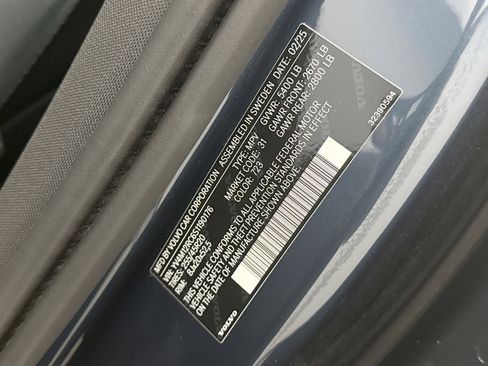 Used 2025 Volvo XC60 B5 Plus image 11