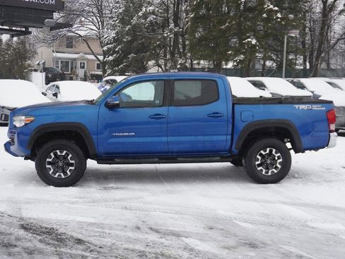 Used 2017 Toyota Tacoma TRD Off-Road image 14