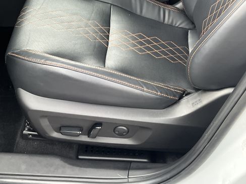 Used 2023 Mitsubishi Outlander AWD image 12