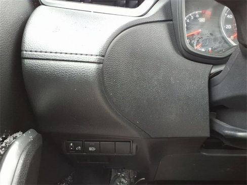 Certified 2022 Toyota Corolla Cross LE image 14