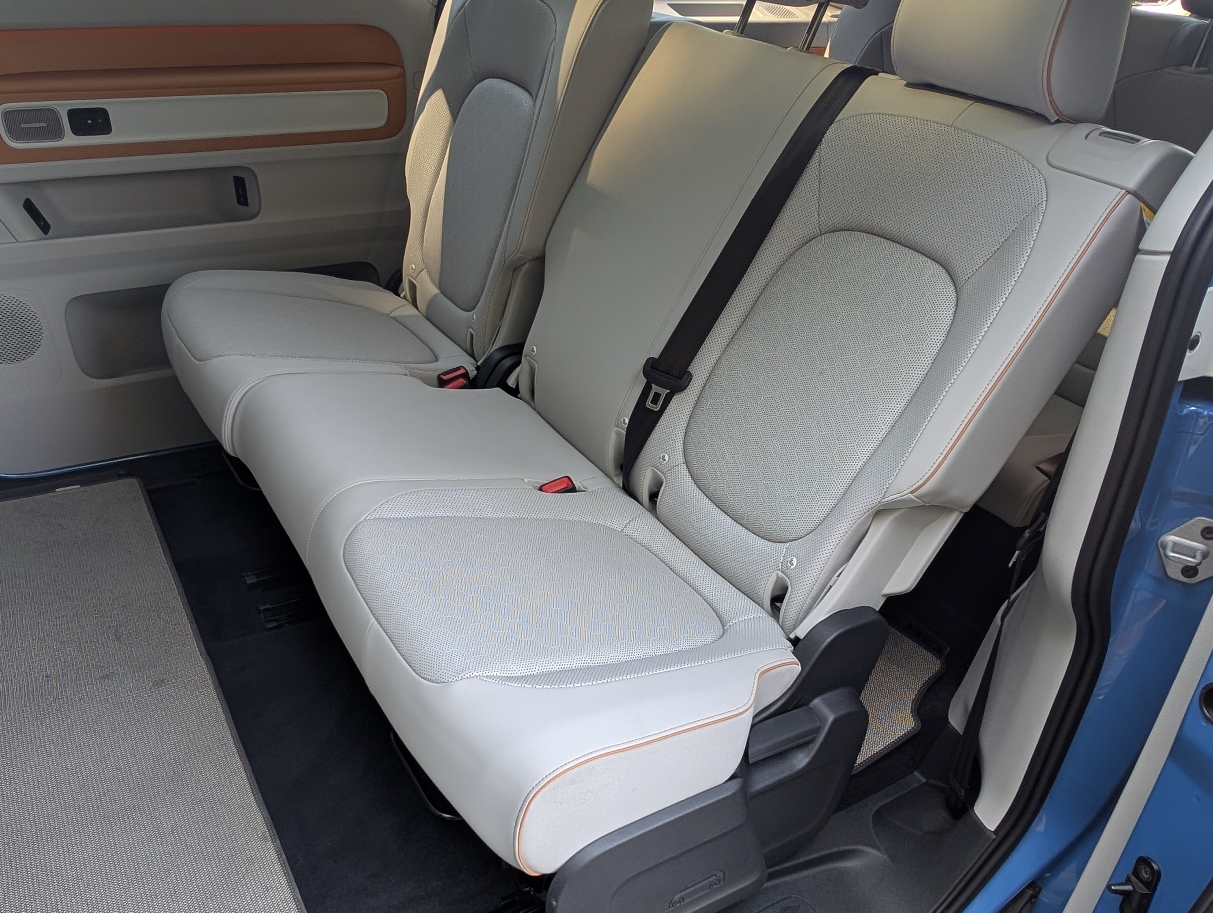 Used 2025 Volkswagen ID. Buzz 1st Edition RWD image 18