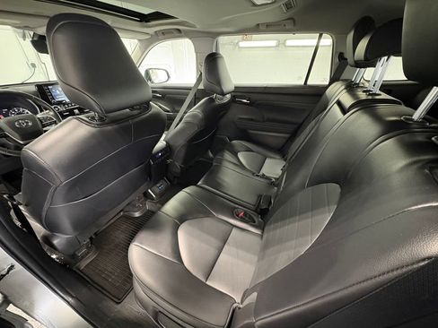 Used 2022 Toyota Highlander LE image 25