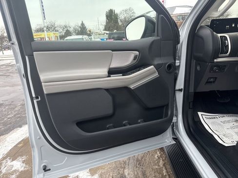 Used 2025 Ford Expedition Active image 13