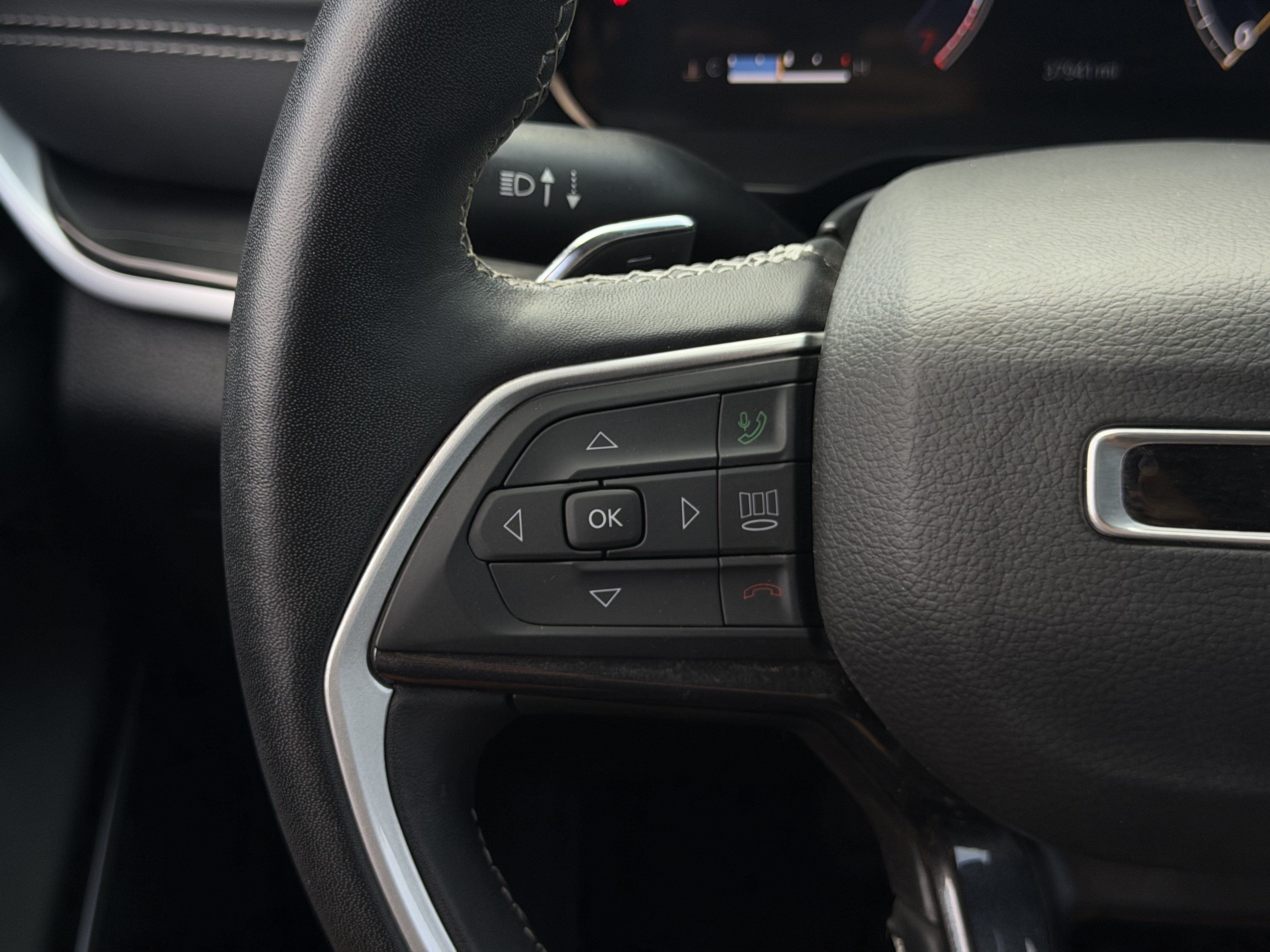Used 2022 Jeep Grand Cherokee L Laredo w/ Luxury Tech Group I RWD image 18