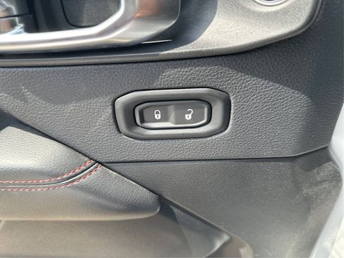 Used 2019 Jeep Wrangler Unlimited Rubicon AWD/4WD image 12
