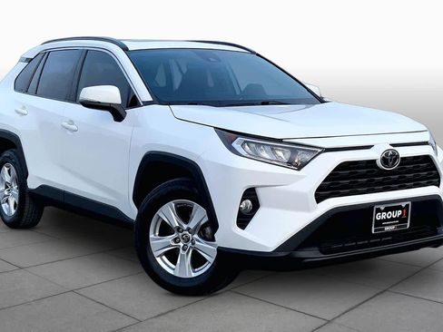 Used 2019 Toyota RAV4 XLE FWD image 3