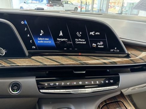 Certified 2022 Cadillac Escalade ESV Premium Luxury Platinum w/ Heavy-Duty Trailer Package image 13