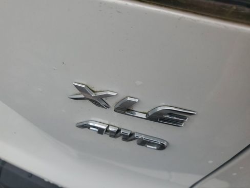 Used 2023 Toyota Corolla Cross XLE w/ Convenience Package image 5