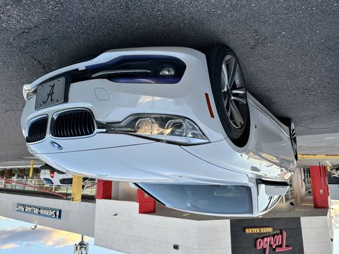 Used 2018 BMW 330e 330E IPERFORMANCE SEDAN 4D image 3