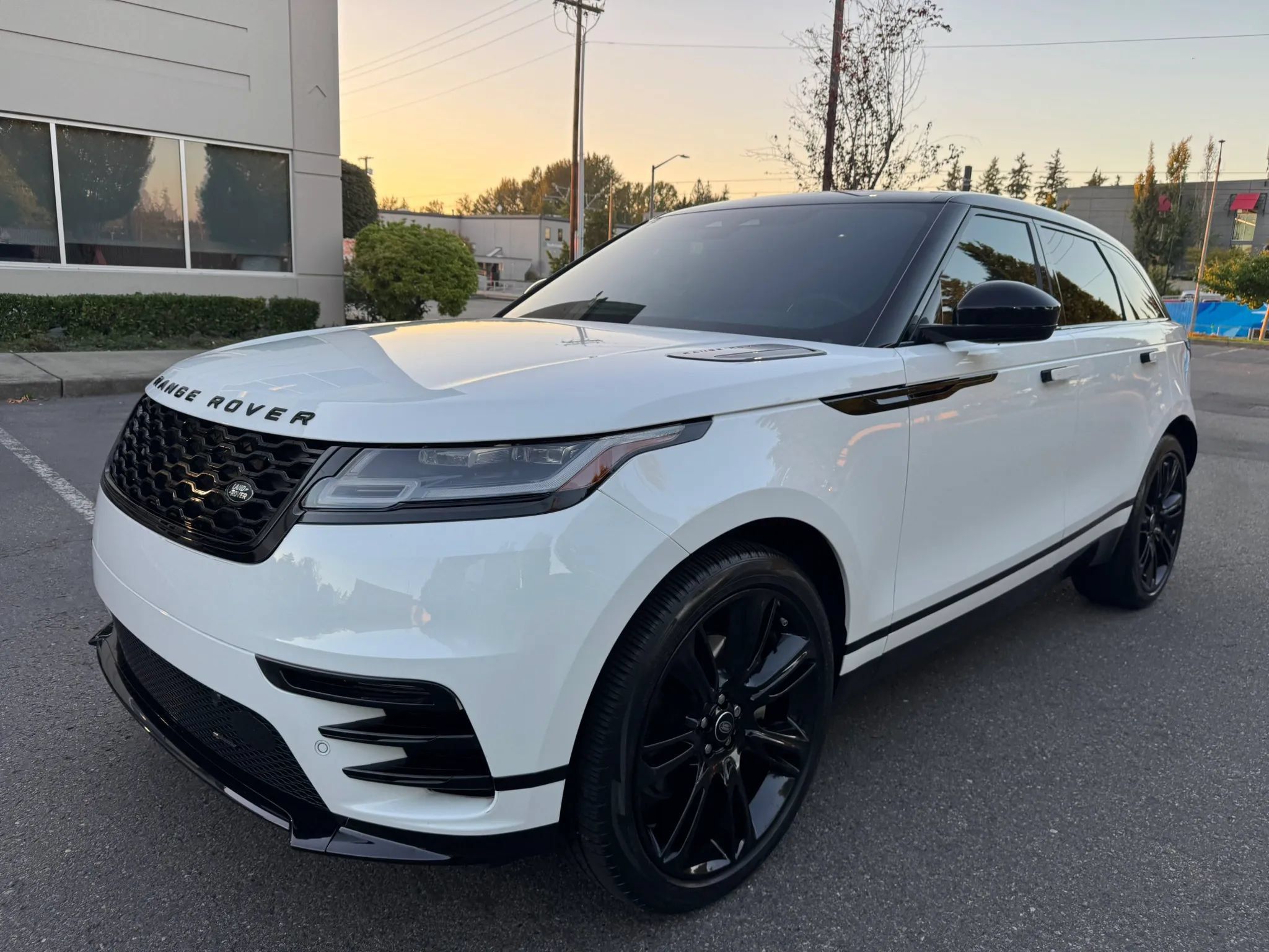 Used 2023 Land Rover Range Rover Velar R-Dynamic S AWD/4WD image 4