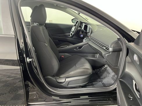 Used 2024 Hyundai Elantra SE image 17
