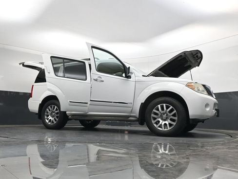 Used 2010 Nissan Pathfinder LE w/ Navigation Pkg AWD/4WD image 54