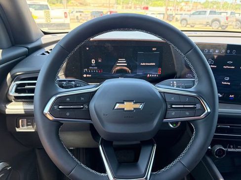 New 2026 Chevrolet Traverse LT w/ Driver Confidence Package FWD image 32