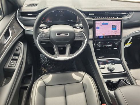 New 2025 Jeep Grand Cherokee Limited image 8