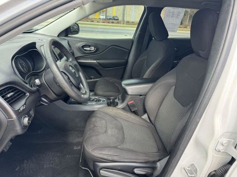 Used 2019 Jeep Cherokee Latitude w/ Popular Appearance Group image 13